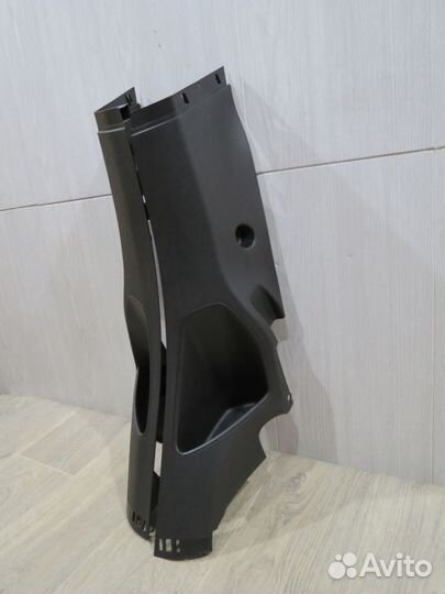 Обшивка задней стойки Ford Focus 3