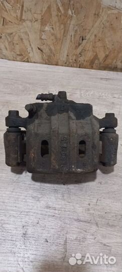 Суппорт передний правый Mitsubishi outlander xl