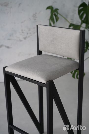 Стул мягкий барный
