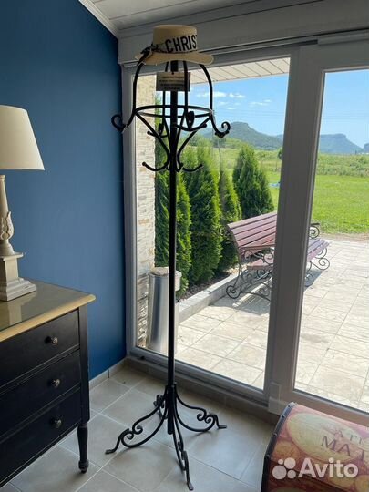 Напольная кованая вешалка чугунная