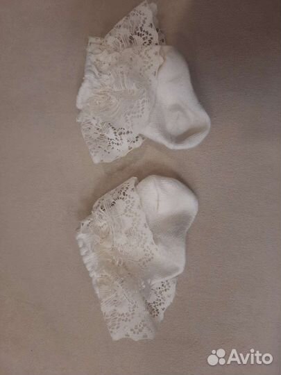 Кружевные носочки для новорожденного