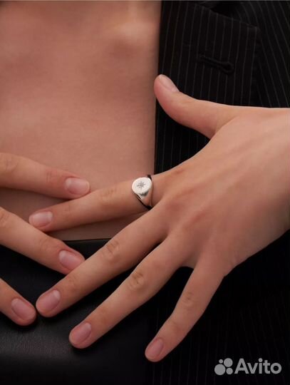 Серебряное кольцо печатка широкое с камнем