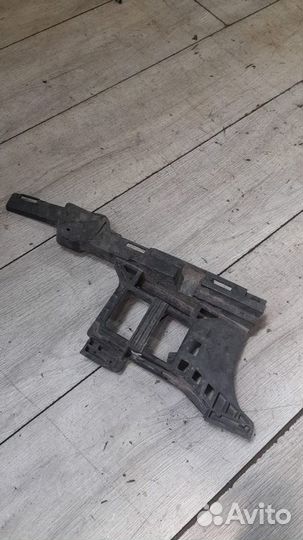 Кронштейн переднего бампера левый Mercedes E Class