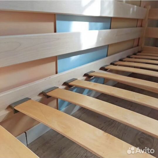 Кроватка из массива березы серая