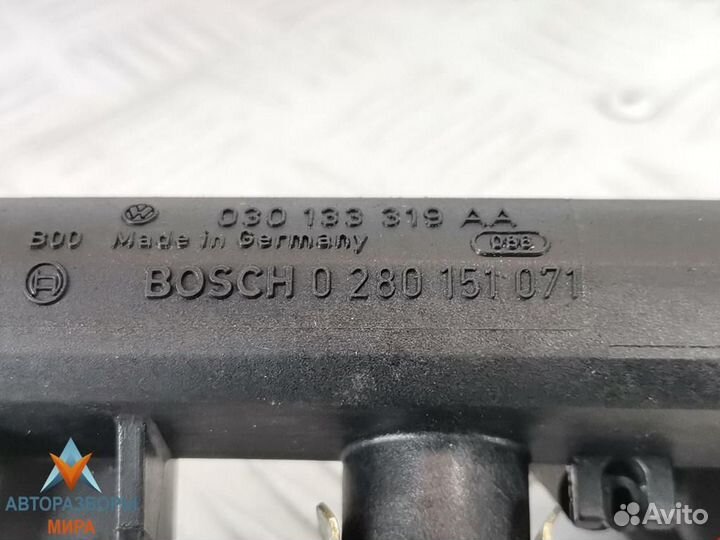 Топливная рампа Volkswagen Polo 3 2001 030906031J