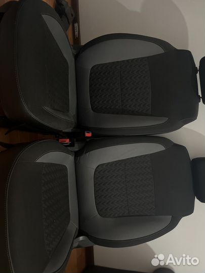 Сиденья на весту