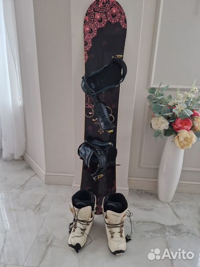 Доска с ботинками