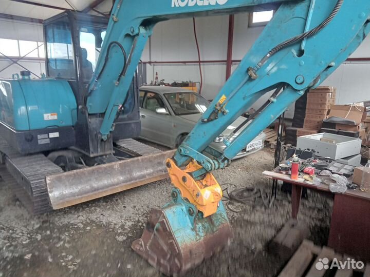 Мини экскаваторы с гидромолотом