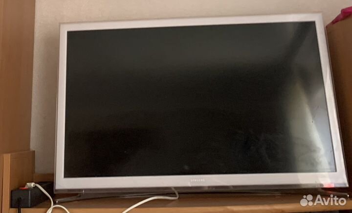 Продаю телевизор samsung SMART tv