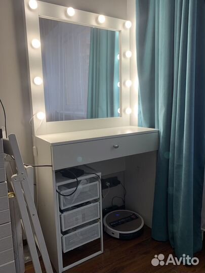 Гримерный стол / туалетный столик
