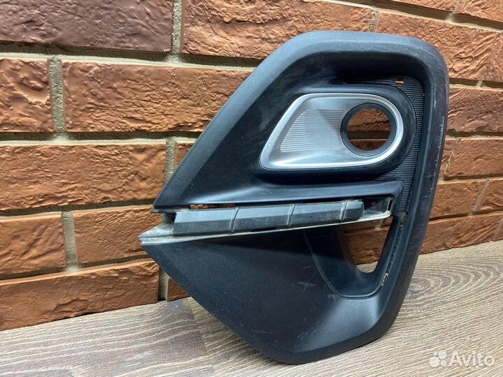 Рамка противотуманной фары левой Kia Sportage 18+