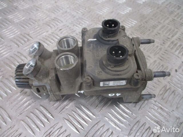 Кран тормозной главный Mercedes-Benz A4800030000