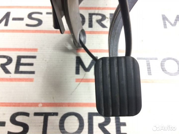 Педаль стояночного тормоза Mercedes-Benz E-Class