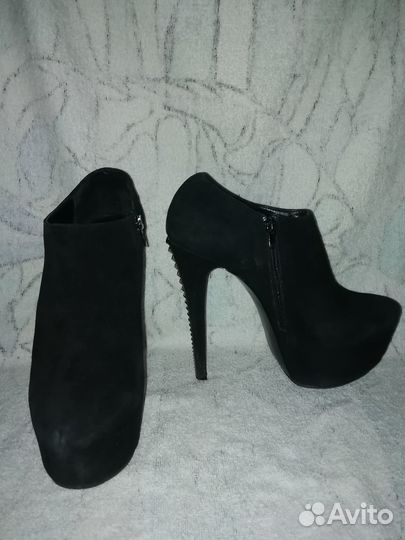 Женские ботильоны 38,5 размера Steve Madden