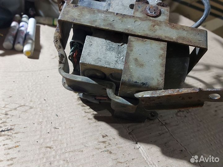 Блок ABS (насос) Mitsubishi Space Wagon 2