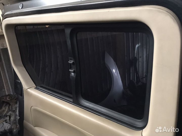 Стекло сдвижной двери левое Hyundai grand starex