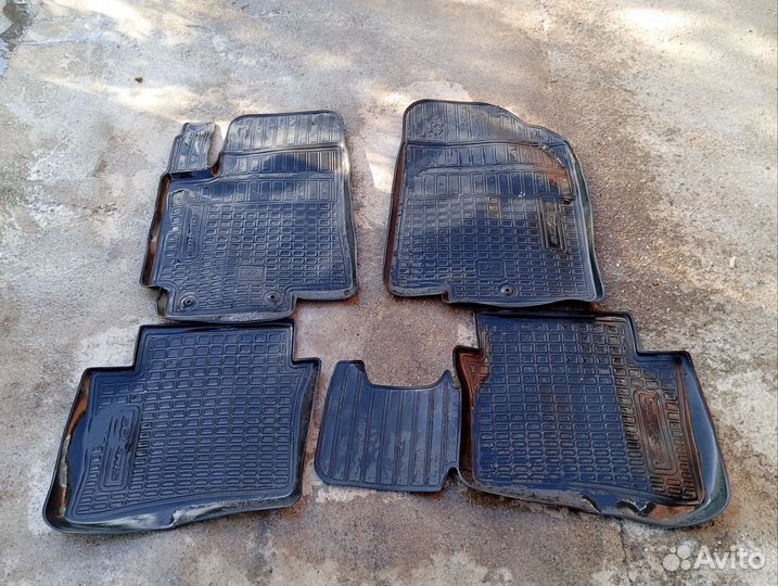 Автомобильные коврики резиновые бу