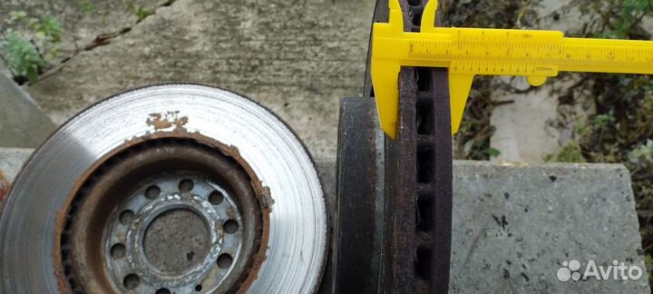 Диски тормозные передние 1K0615301AA Skoda Octavia