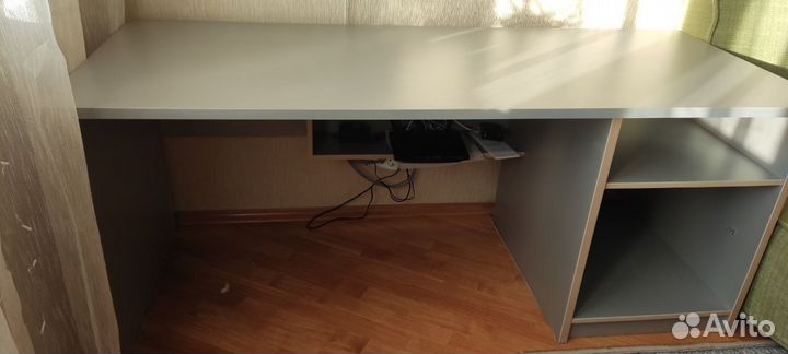 Большой рабочий стол для айтишника