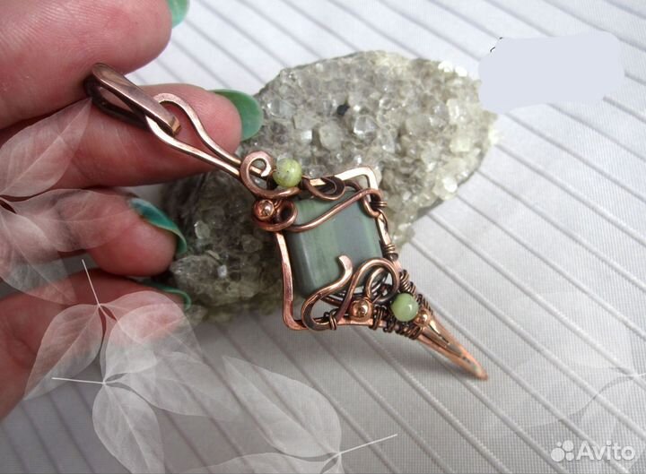 Кулон-стилет с зелёным мрамором