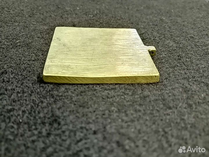 Литая плакетка 