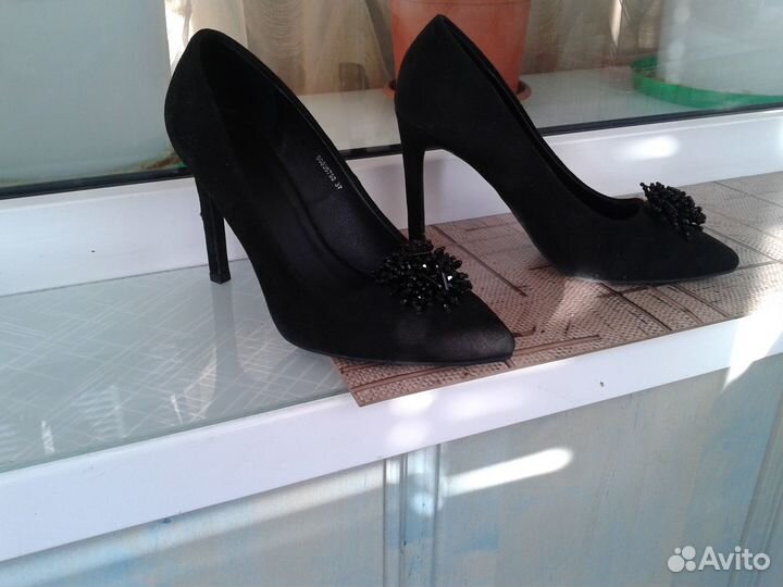 Туфли женские на шпильке р.37