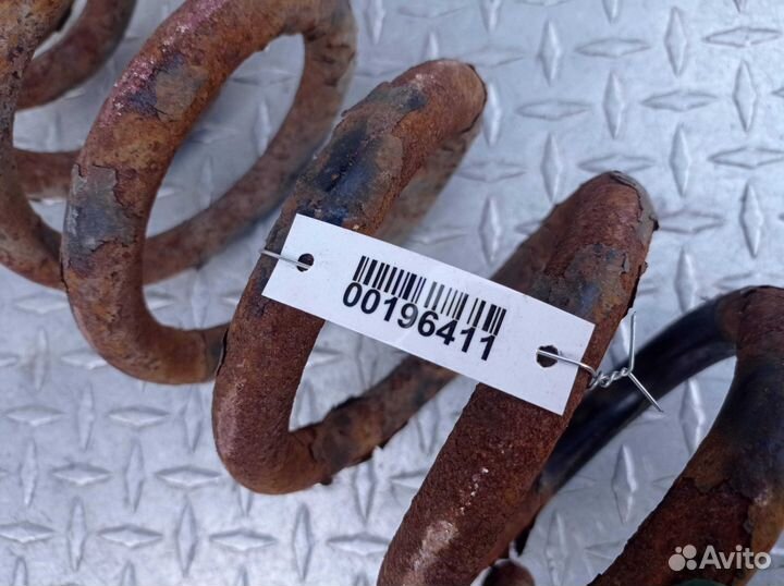 Пружина передняя Mitsubishi L200 K4