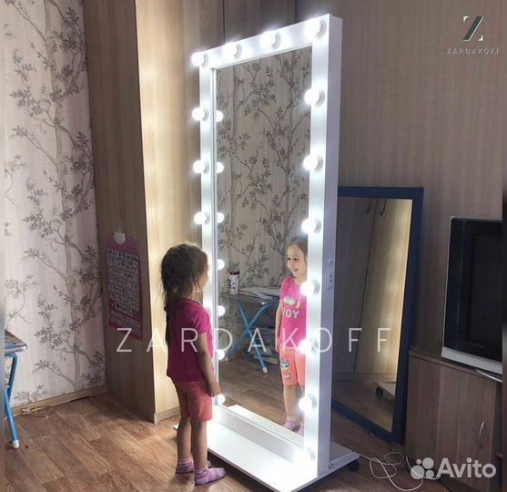 Гримерное зеркало с подсветкой