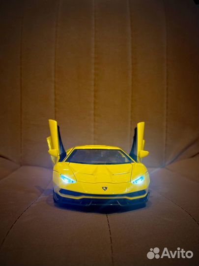 Модель автомобиля Lamborghini Aventador метал