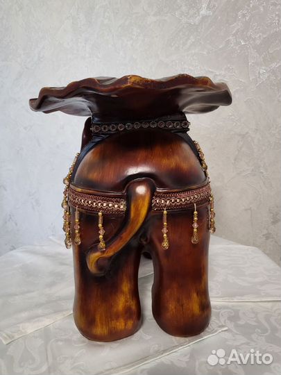Подставка в виде слона / табурет
