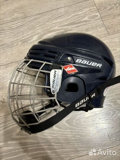 Хоккейный шлем