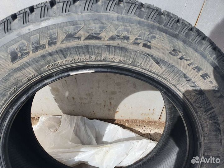 Bridgestone Blizzak Spike-01 205/65 R16 96H
