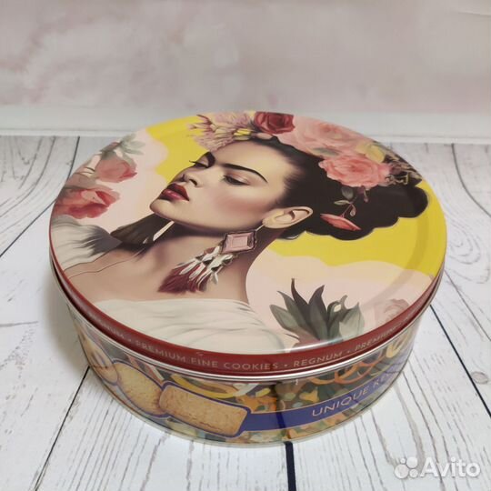 Жестяная банка круглая