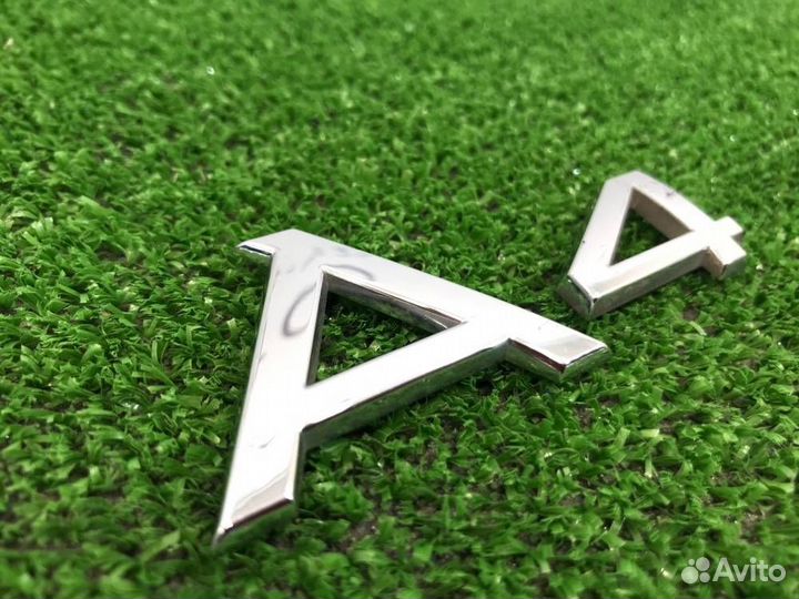 Шильдик Audi A4 B8 cala 2008