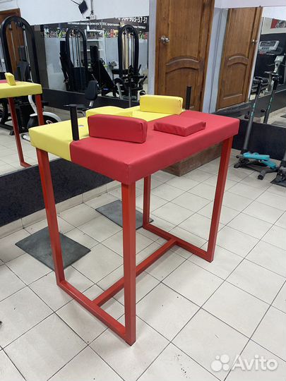 Стол для армрестлинга, для борьбы на руках