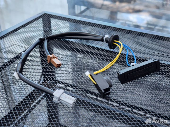 Новые Кнопки открывания багажника Nissan Tiida C11