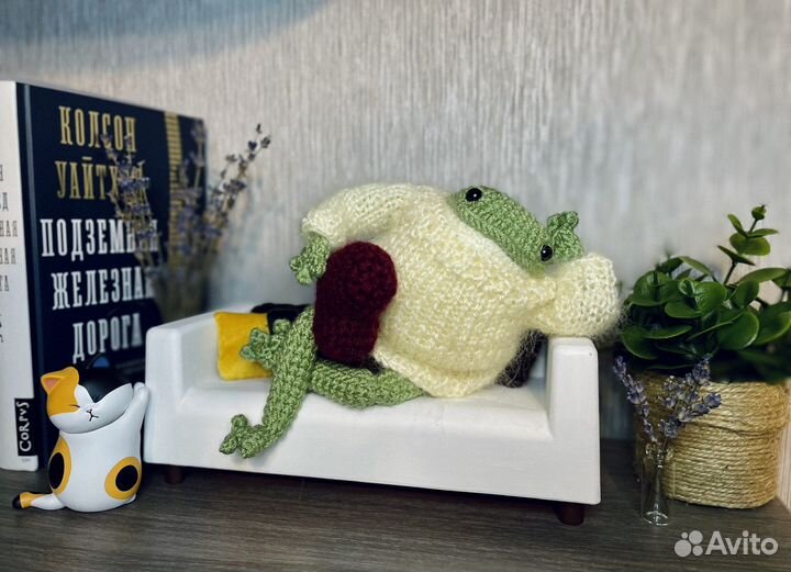 Лягушка вязаная игрушка Артур