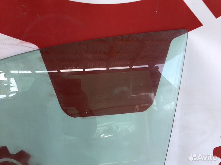 Infiniti Q70 стекло переднее левое
