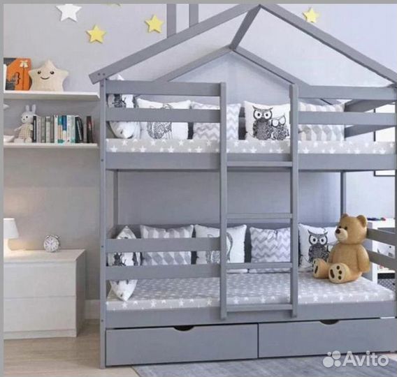Двухъярусная кровать домик