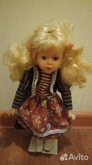 Кукла фарфоровая антикварная.Цена договорная