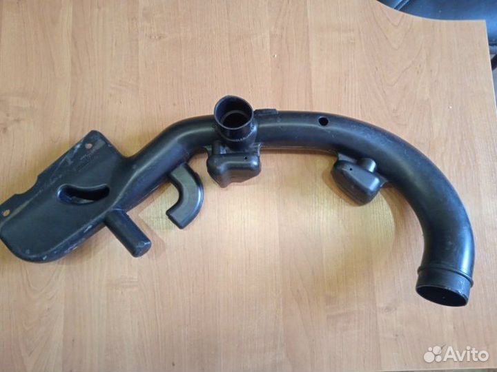 Воздухозаборник двигателя Nissan Qashqai J10