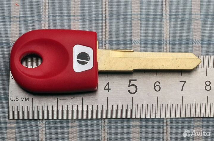 Ключ Ducati с местом под чип 2 штуки
