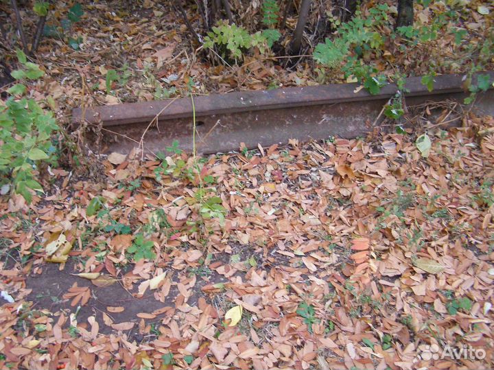 Рельсы ж/д, труба под столбы