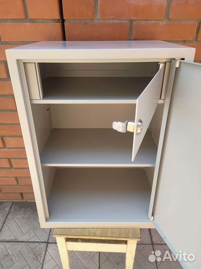 Сейф металлический бу Практик SL -65. T