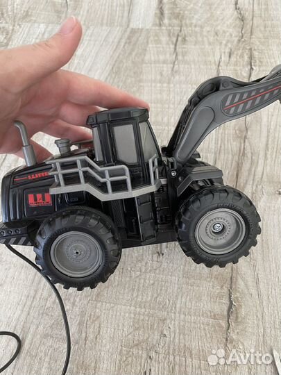 Экскаватор на пульте управления