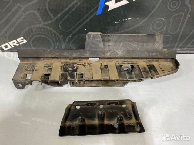 Крепление аккумулятора Audi A4 B6 ASN 2004