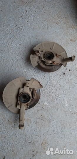 Поворотный кулак на chevrolet niva комплект
