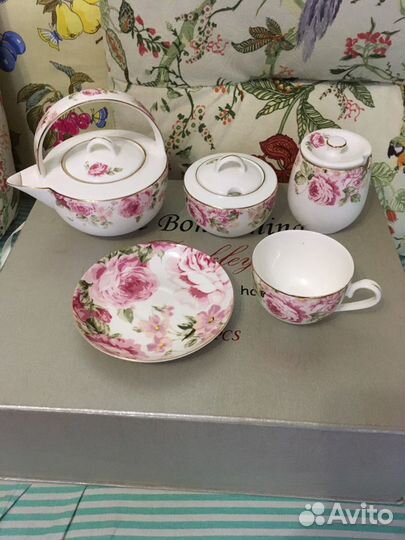 Сервиз чайный, кувшин и стаканы