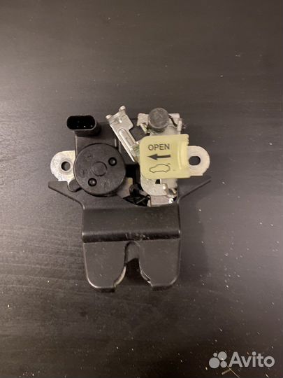 Замок багажника sonata 8