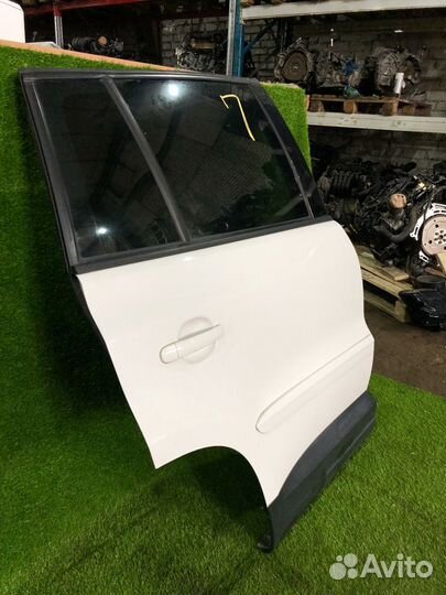 Задняя правая дверь Volkswagen Tiguan